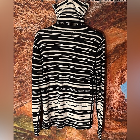Silk blend Black & White pull-over sweater by Carlisle - Picture 5 of 7